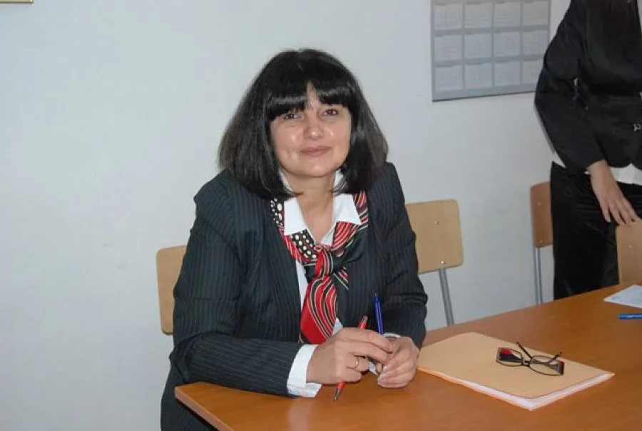 Депутатка и зам.-кмет  горят за спирки (ОБЗОР)