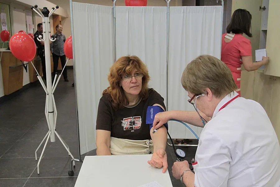 Даряваме кръв край 4 храма на Цветница