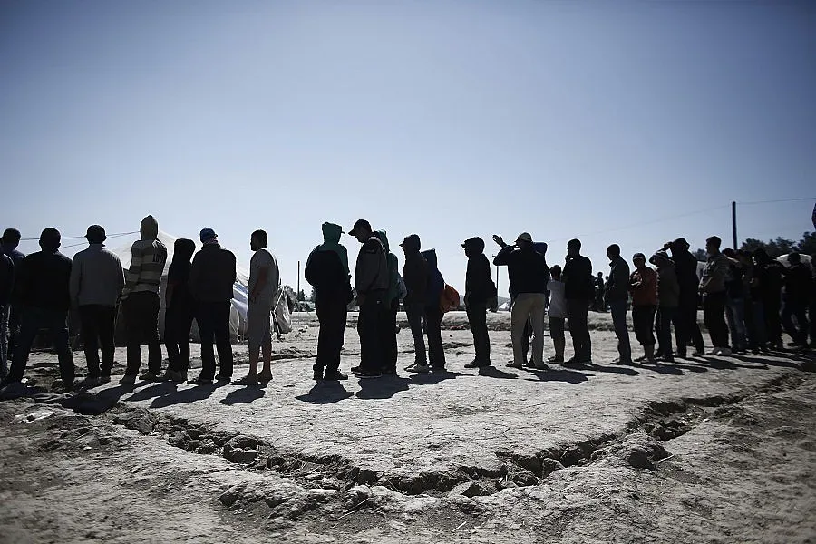 Наполовина по-малко заловени мигранти за тримесечието