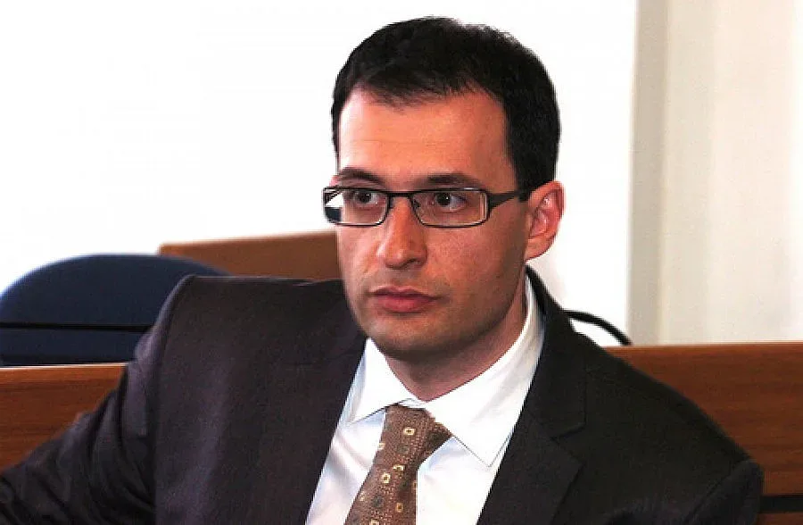 Христов подаде оставка заради депутатския съпруг