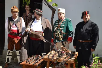 И четници почетоха Македончето