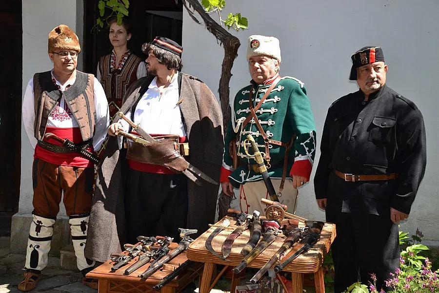 И четници почетоха Македончето