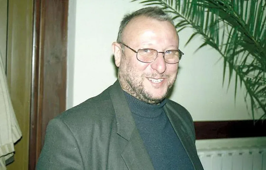 Кин Стоянов и петима атакуват СЕМ