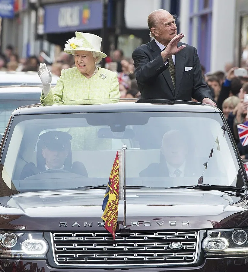 Камерън: Кралицата е скала за нацията (ОБЗОР)