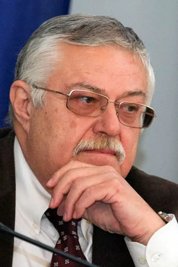 Проф. Пилософ станал лекар заради майка си