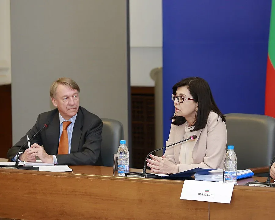 Кунева представи антикорупциония закон на посланици от ЕС