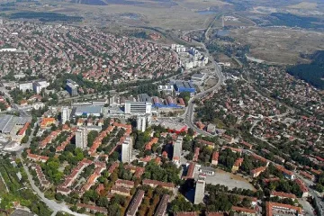 Фирми извън Перник търсят работници в града