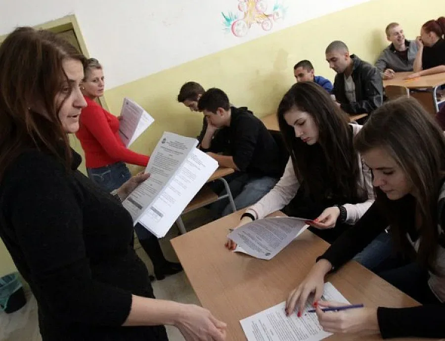 Без телефони за квестори и ученици на матурите