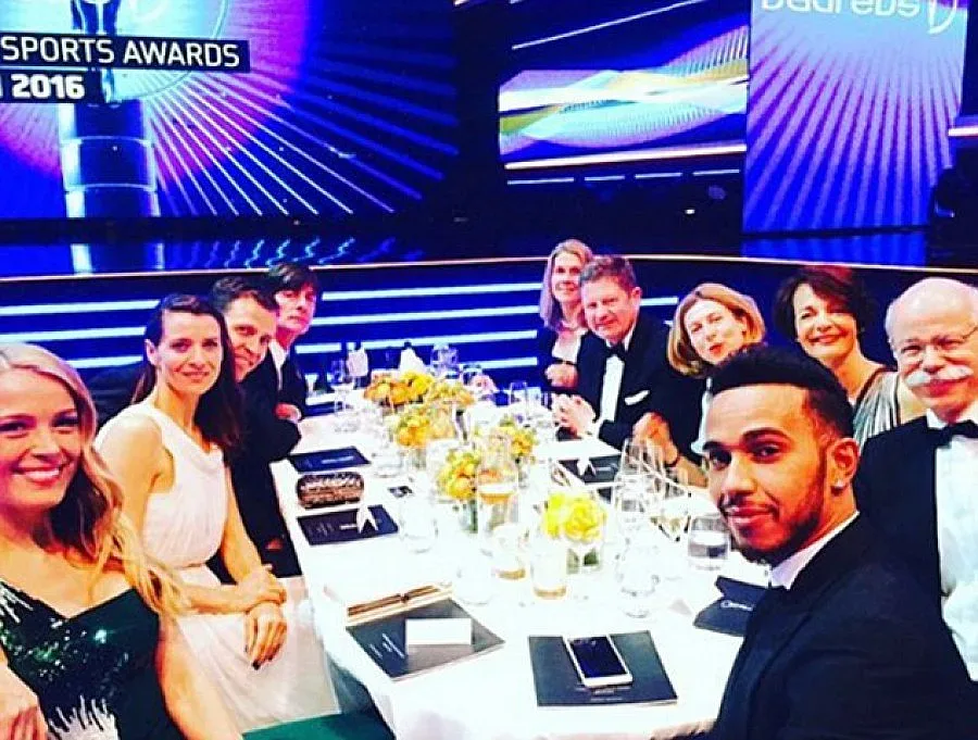 Люис заби топмодел