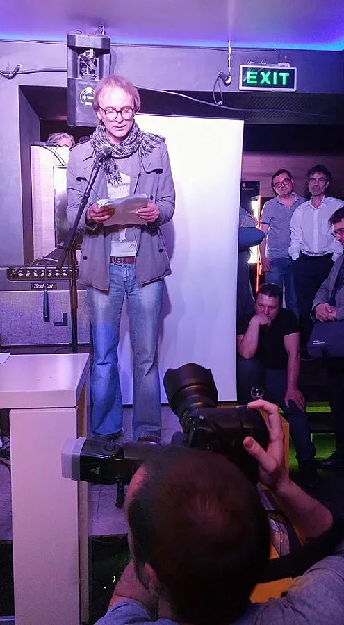 200 аплодираха Елин Рахнев