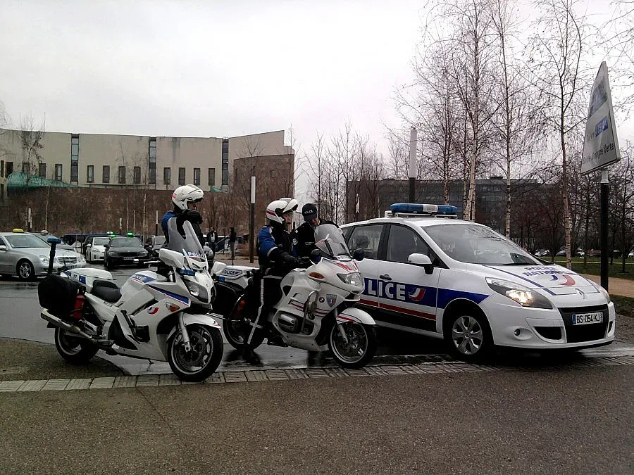 Спецчастите на Франция с нови пълномощия