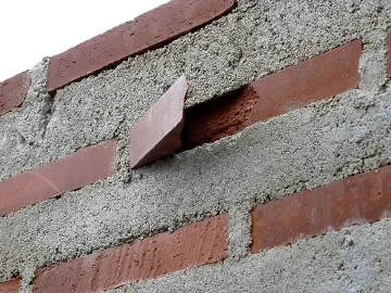 Пловдив с 300 сгради с падащи тухли