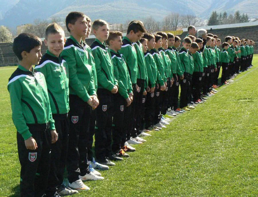 Футболисти учат английски на стадиона