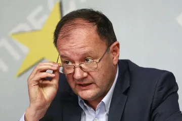 Миков се похвали с 200 номинации за лидер