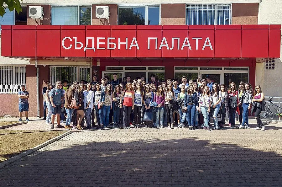 Ученици в Кърджали - в симулативен съдебен процес