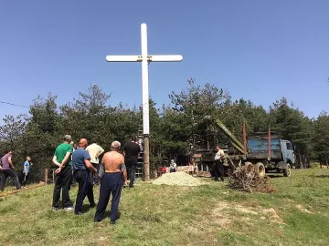 Светещ кръст пази Гърмен от зло
