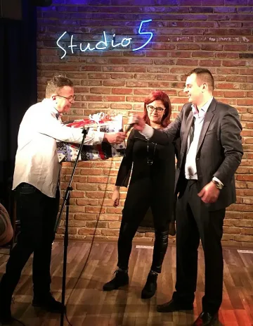 Кедъра с видеочеститки и грамофон за юбилея