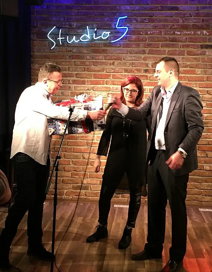 Кедъра с видеочеститки и грамофон за юбилея