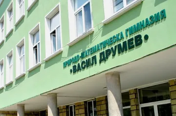 Жилищен блок се строи в двора на училище