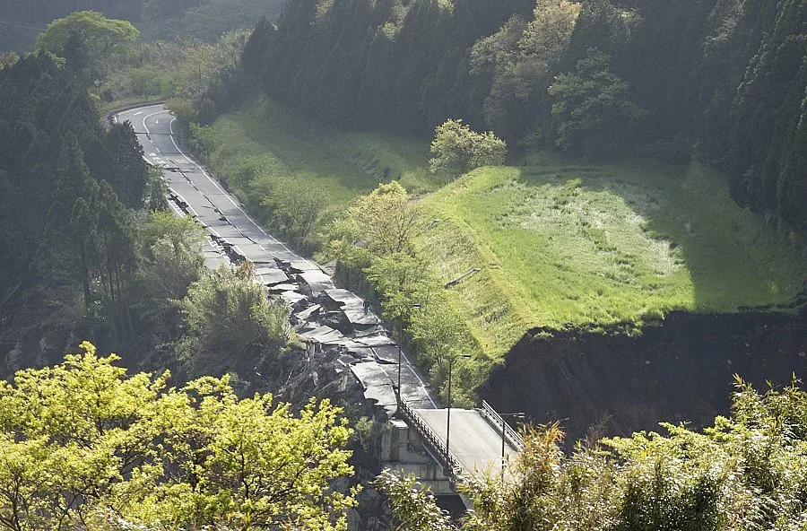 Магистрала глътна хора в Япония