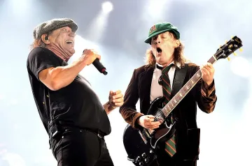 Аксел Роуз става вокал на "AC/DC"