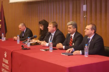 ВМРО преизбра Каракачанов за председател