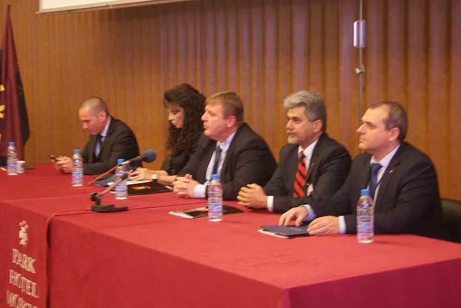 ВМРО преизбра Каракачанов за председател