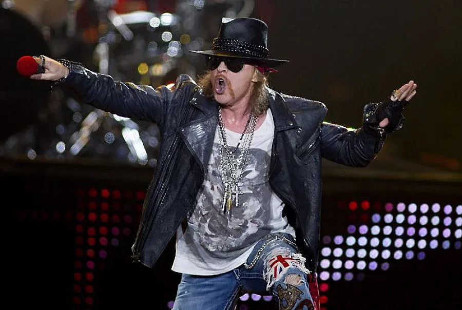 Аксел Роуз ще пее с AC/DC по време на турнето им