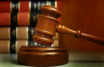 Глобиха татко, синът му не спазил вечерния час