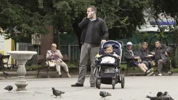 Закон пази и младите татковци