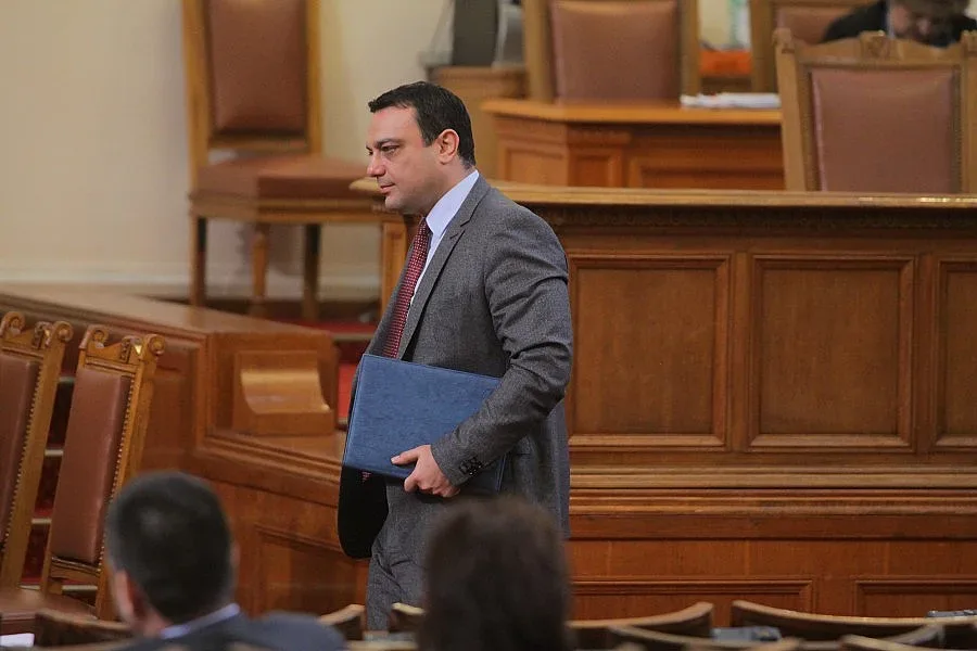 Железницата свива разходите за гари