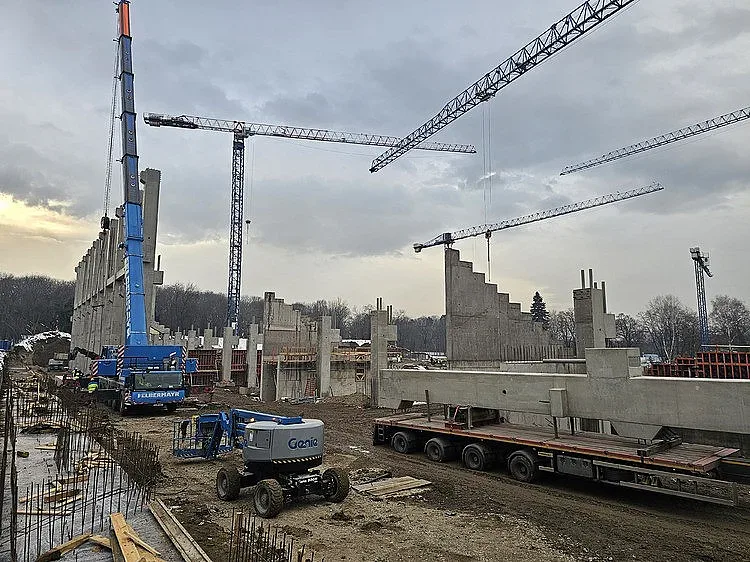 Новата "Армия" се строи с бясно темпо