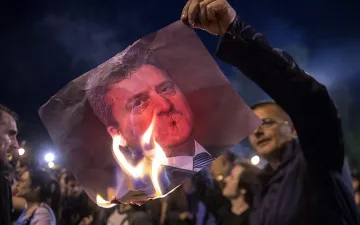 В Македония: Протестиращи нахлуха и разбиха президентството (ОБЗОР)