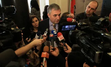 Калфин вън от надпреварата за президент
