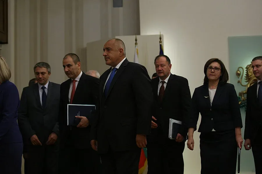 Борисов заподозря македонски сценарий за България