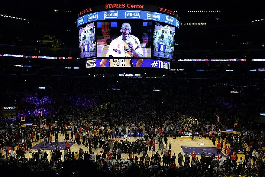 ВИДЕО и СНИМКИ: Кобе заби 60 за сбогом