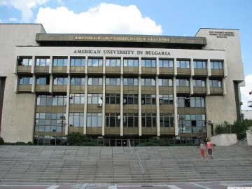 Студенти от АУБ с първи фолклорен спектакъл