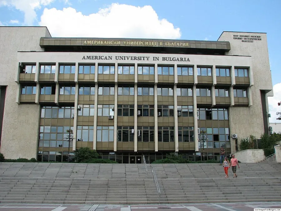 Студенти от АУБ с първи фолклорен спектакъл