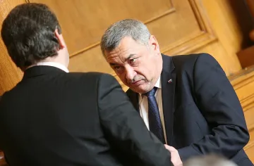 Джипка, плазма или 100 бона срещу глас (ОБЗОР)