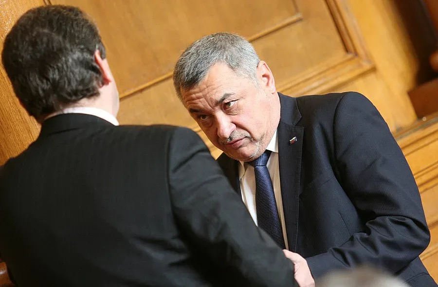 Джипка, плазма или 100 бона срещу глас (ОБЗОР)