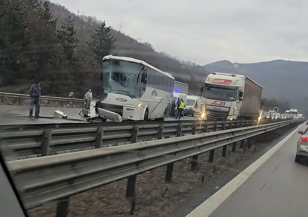 Летят линейки и полиция! Тежка катастрофа на магистрала Хемус