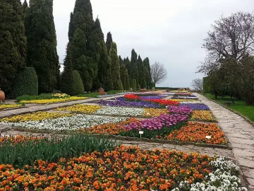Над 300 певци в "България пее" сред парада на лалетата
