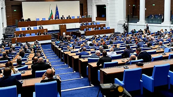 Страшен скандал за еврото. Земетресение в парламента