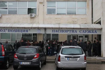 Изселници извиха опашки пред Паспортната служба в Кърджали