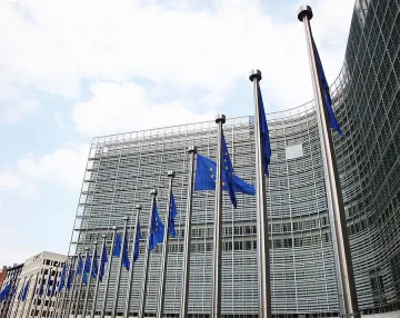 EK обмисля визи за САЩ и Канада 