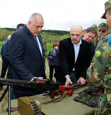 Гражданите не трябва да са безразлични, но да спазват закона 