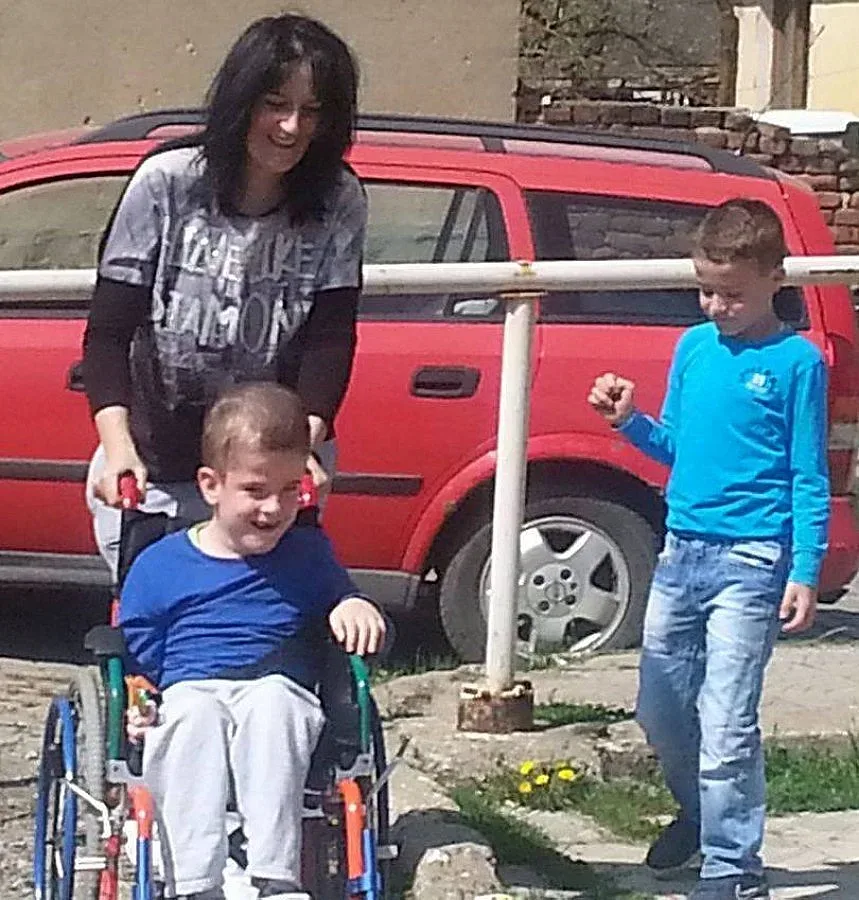 Мама Катя сънува, че  Явор ходи като Ясен