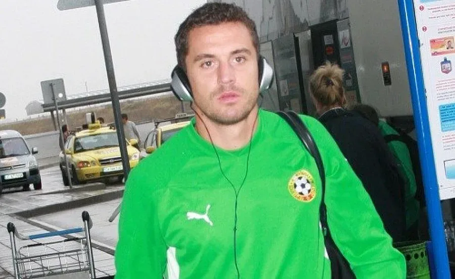 Супергероят Рангелов се гушка с полицай