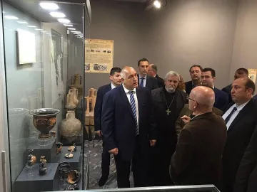 Уроци по история сред Чудесата 