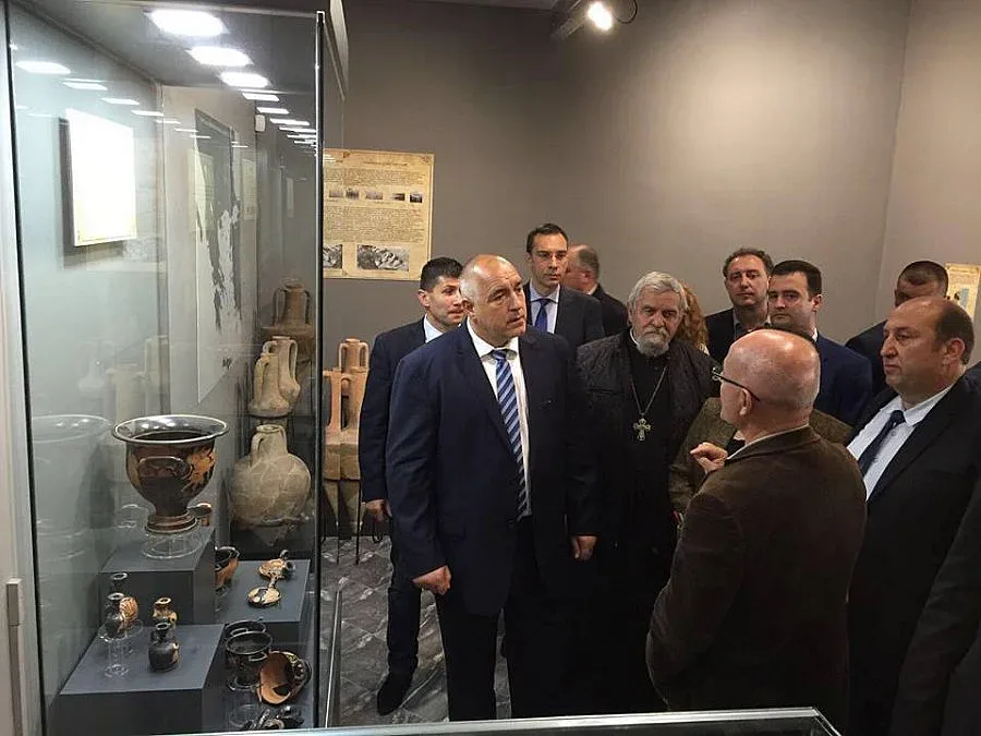 Уроци по история сред Чудесата